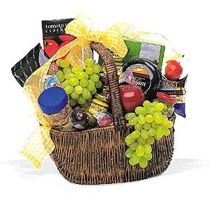 Picnic Basket - Medium Fruit & Gourmet