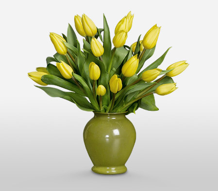 Twist Of Lemon <Br><span>Yellow Tulips in Vase </span>