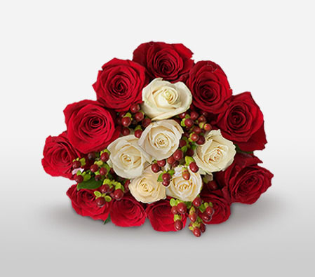 Season\'s Love <Br><span>18 Red & White Roses</span>