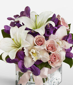 Graceful Blossoms <Br><span>Complimentary Vase</span>