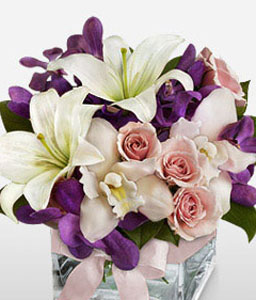 Fleur Vogue <Br><span>Complimentary Vase</span>