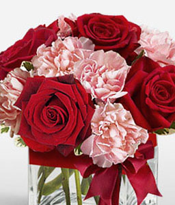 Jaime <span>Roses & Carnations in a Cube<span>