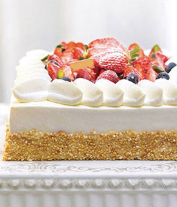 Creamy Strawberry Cake - 17.6oz/500g