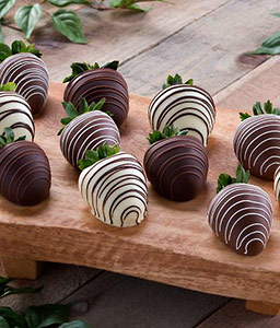 12 Scrumptious Chocolate Dipped Strawberries