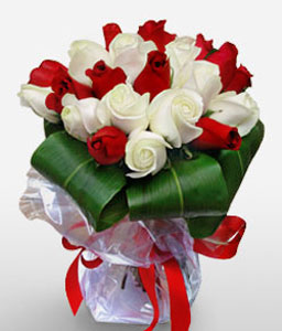 Crimson And Fair <Br><span>18 Roses Bouquet</span>