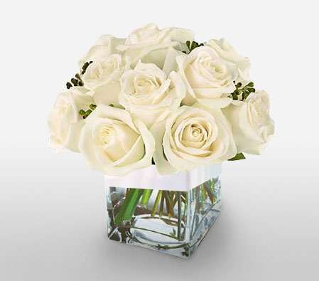 Maid in White <Br><span>Complimentary Vase</span>