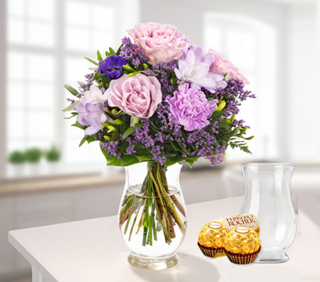 Happiness Bouquet with vase & Ferrero Raffaello