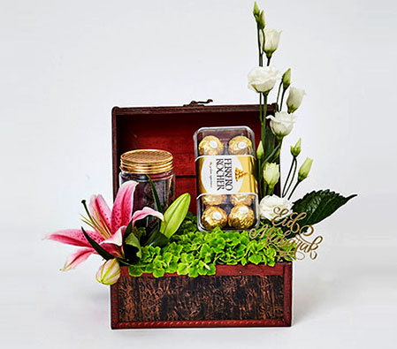 Holiday Gift Hamper - Dates & Flowers