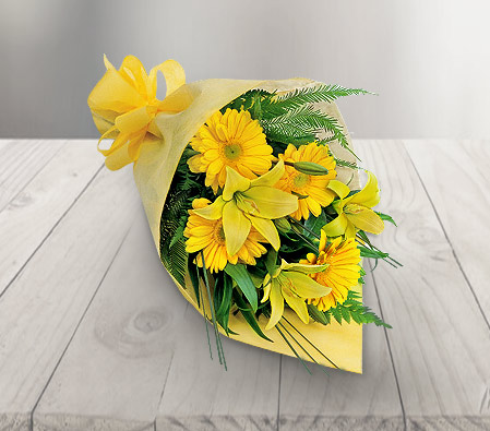 Silent Dawn-Yellow,Daisy,Gerbera,Lily,Bouquet